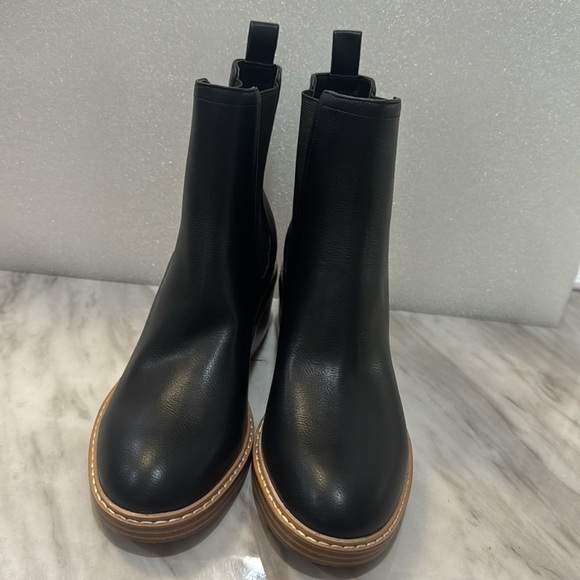 Beautiful Marc Fisher Booties size 8 - Picture 2 of 7